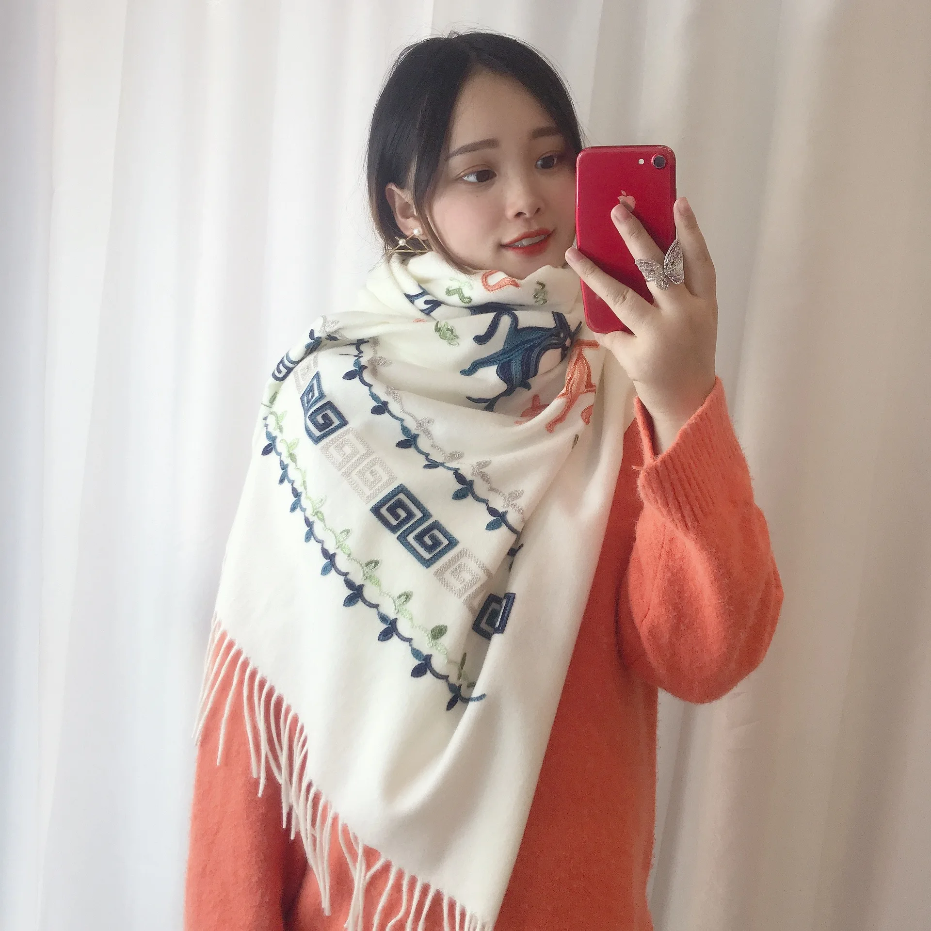 

winter 2020 new Yilu you imitation cashmere women's scarf personalized embroidery scarf fashionable tassel thickened warm shawl