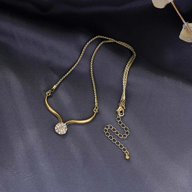 Женский комплект украшений короткий кулон на шею серьги-гвоздики с крыльями и