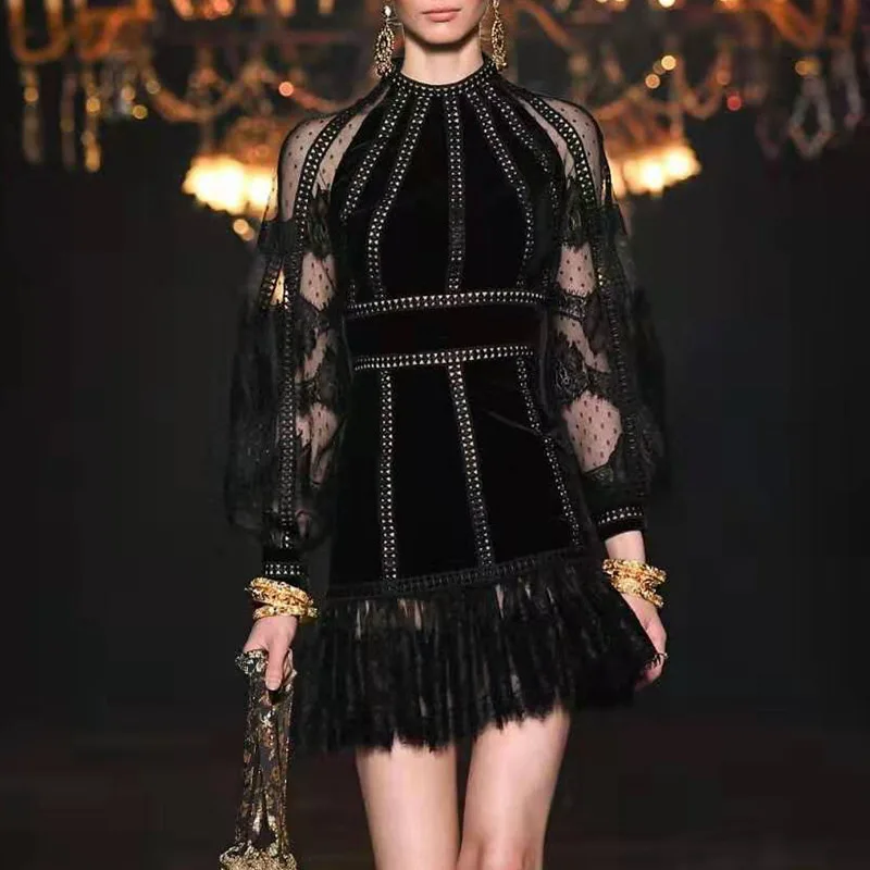 Женское осеннее платье бархатное с вырезом кружевное черное рукав фонарик