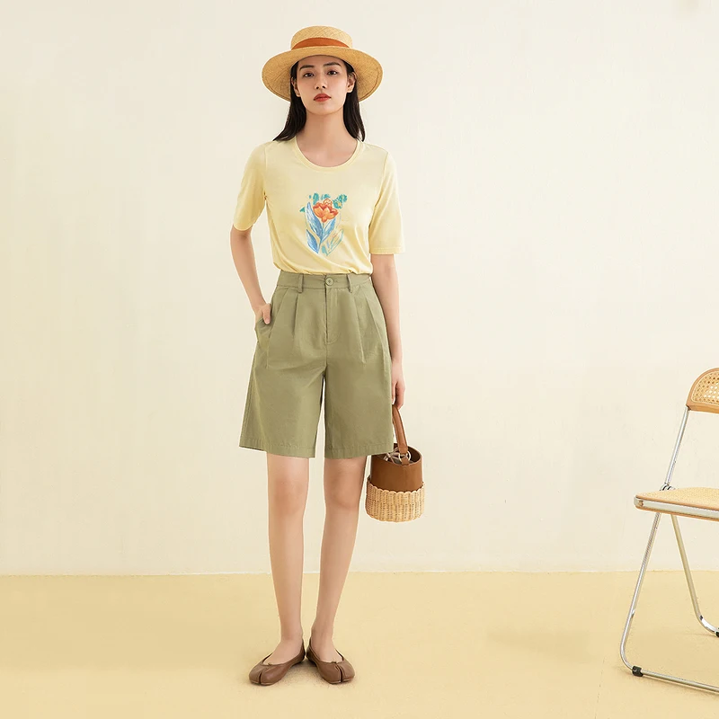 Женская хлопковая футболка с коротким рукавом круглым вырезом и вышивкой -