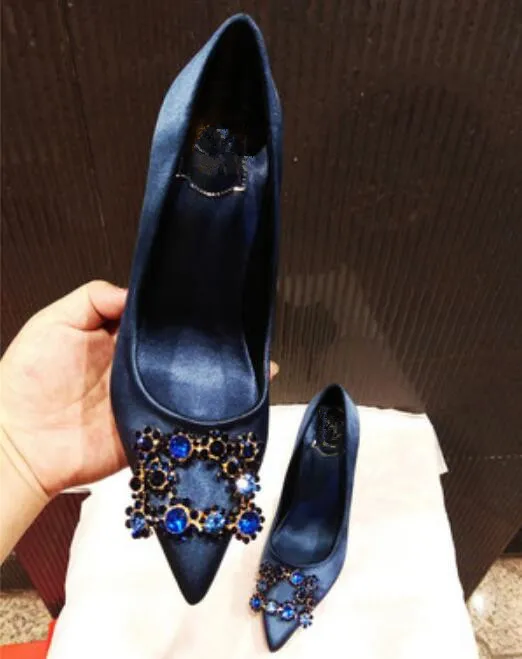 2019 г. лидер продаж женские атласные туфли-лодочки с острым носком украшенные