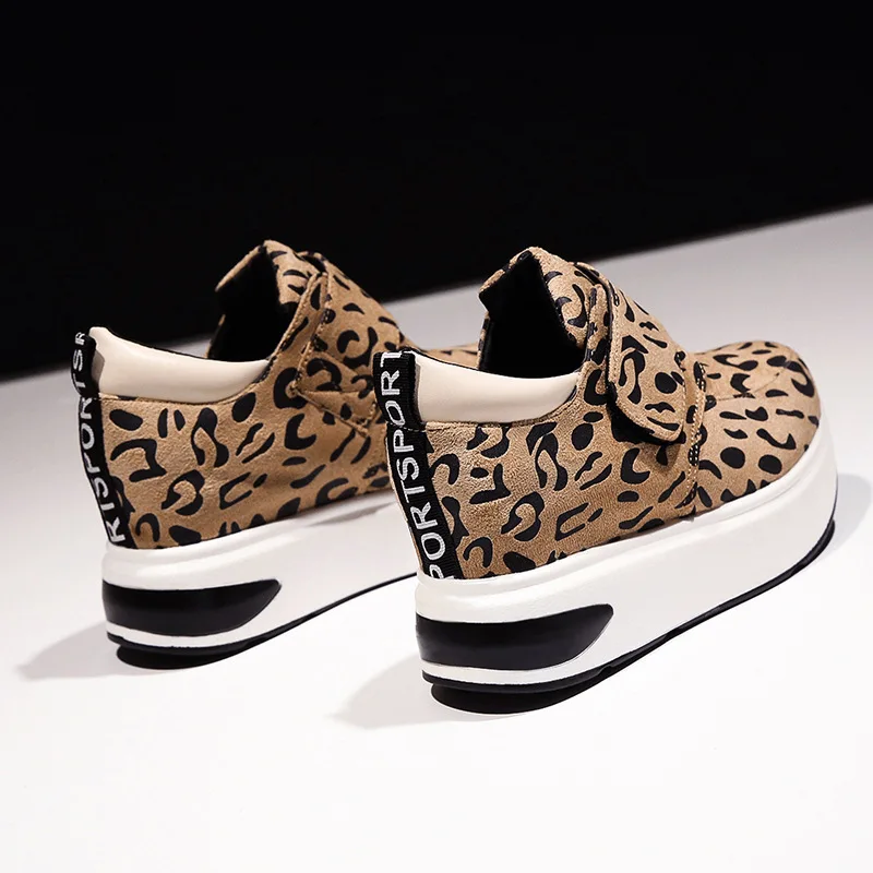 

2021 Sexy Leopard High Top Sneakers Women Fashion Bordered Rivet Flats Canvas Shoes Woman Autumn Platform Ladies Casual Shoes