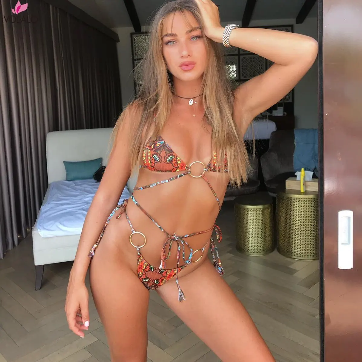 

Купальник-бандо женский с леопардовым принтом и высоким вырезом