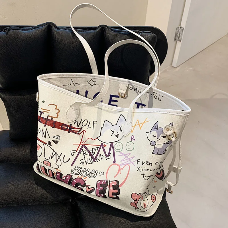 

Сумка-тоут женская из экокожи с мультяшным рисунком