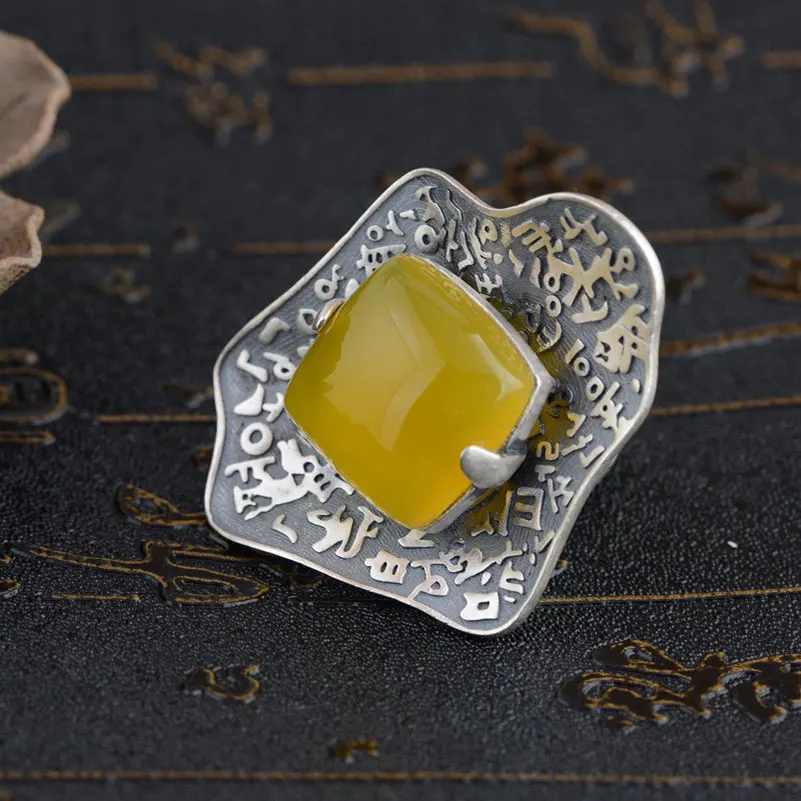 Кольцо женское из серебра 990 пробы регулируемый размер с желтым халцедоном |