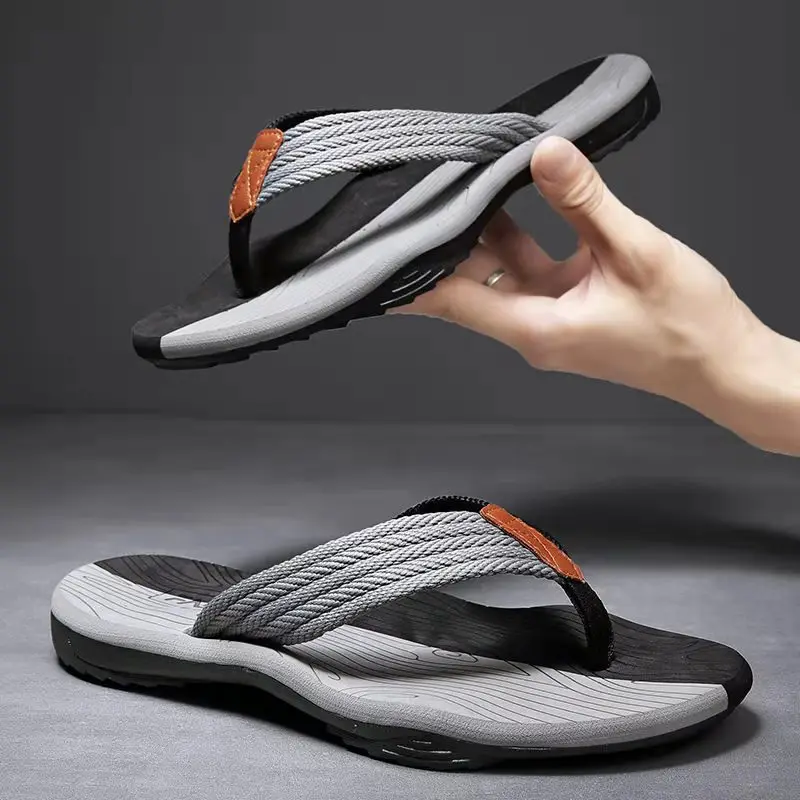 

2021 New Slippers Outside Wear Men's Beach Non-Slip Wear Clip Feet High-Quality Fashion Men's Beach Character Slippers
