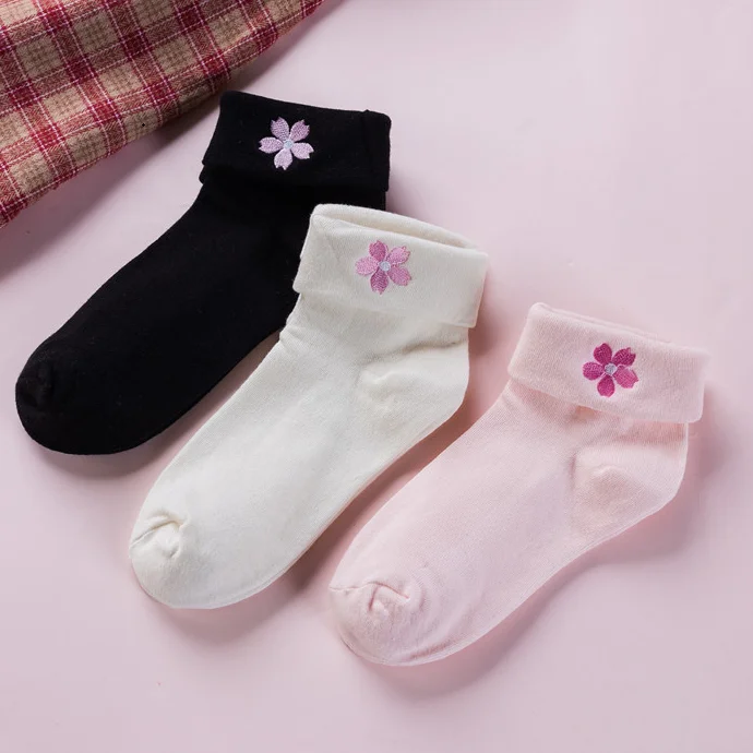 

Японские Женские носки средней длины с вышивкой и цветком вишни, мягкие студенческие носки для девочек, милые носки, оптовая продажа с завод...