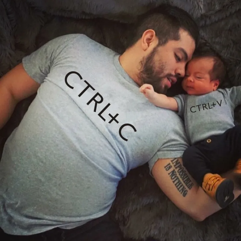Семейные комплекты с принтом Ctrl+ C, Ctrl+ V Одинаковая одежда с короткими рукавами для мамы и дочки, папы и сына