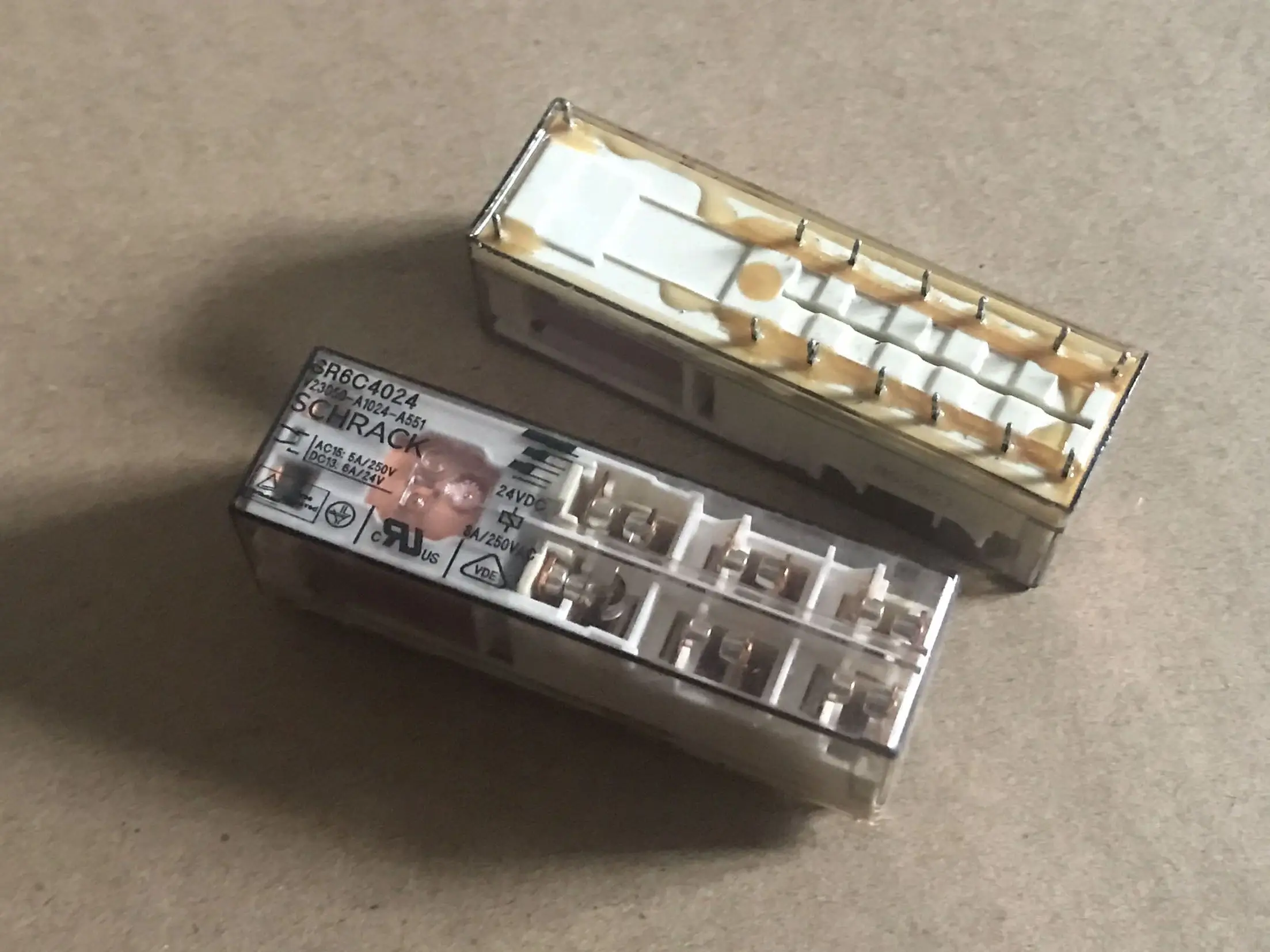 V23050 A1110 A533 A1024 A551 реле безопасности 8A 250VAC 110VDC/24VDC 14 Pins|Реле| |