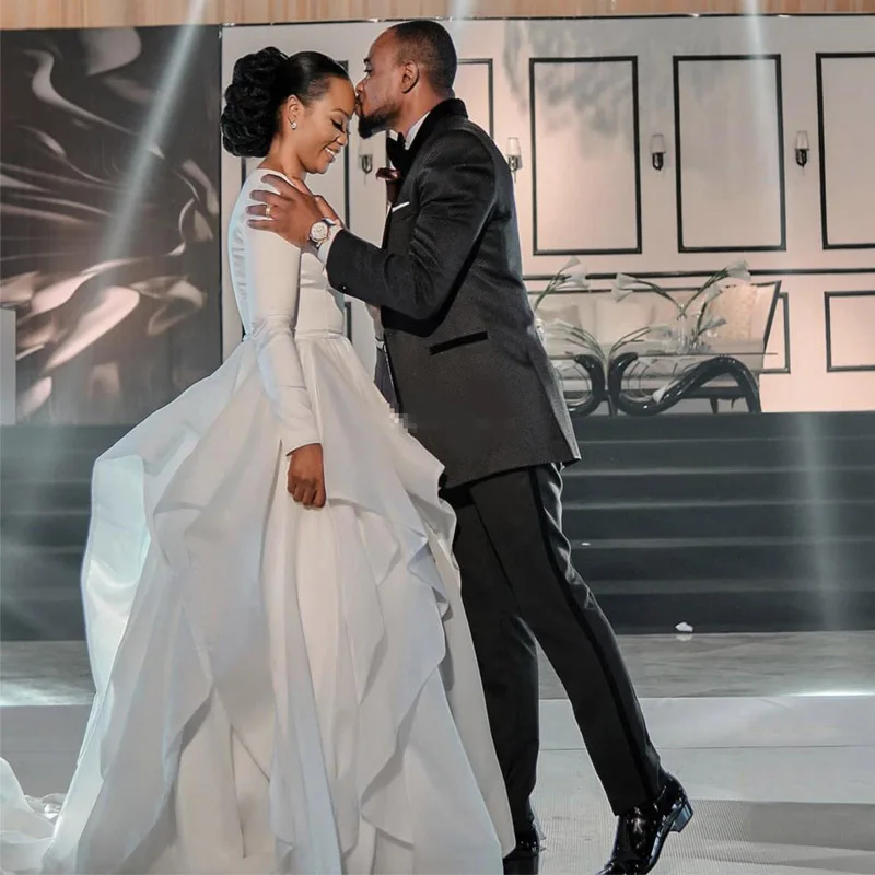 

Атласное свадебное платье, с длинными рукавами, V-образным вырезом