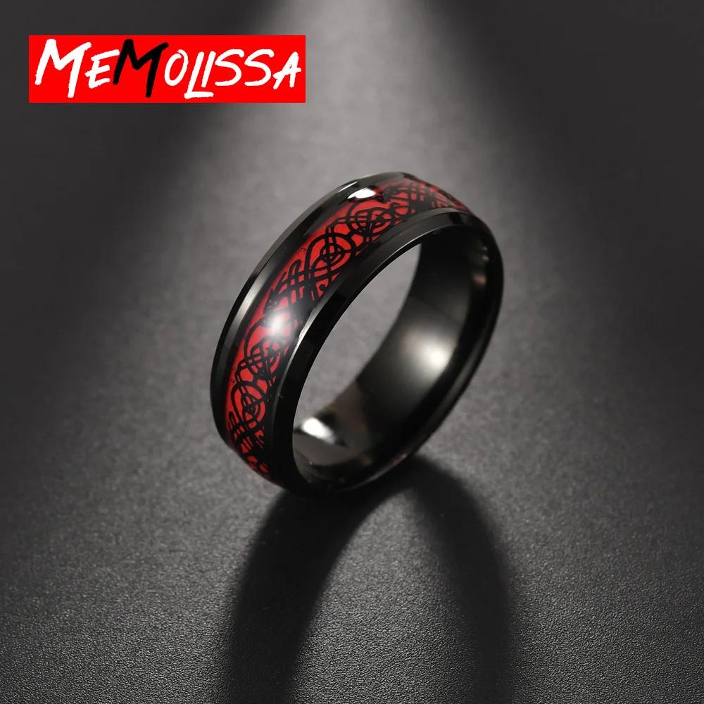 Мужское кольцо шириной 8 мм с инкрустацией дракона красного черного цветов