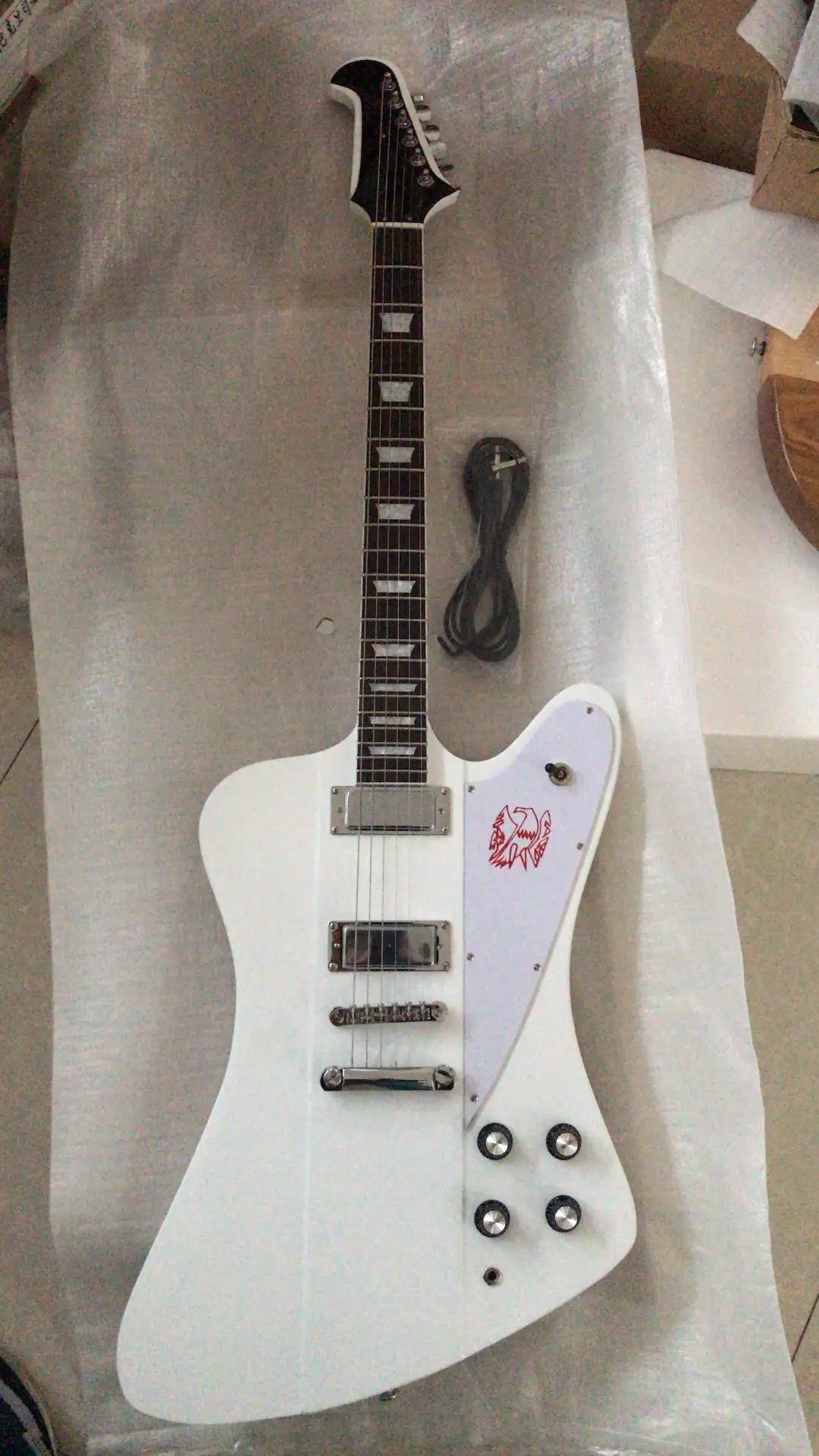 Новое поступление модель электрогитары Firebird гитара из розового дерева белая