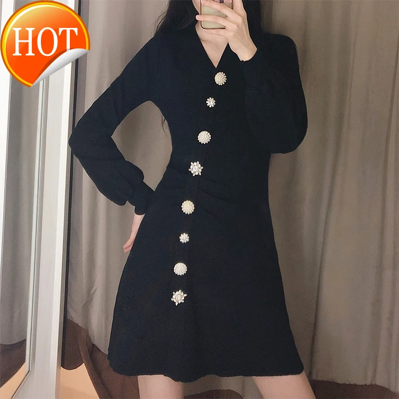 

Autumn and winter 2020 new small French design small crowd waist show thin Hepburn style black knitted dress