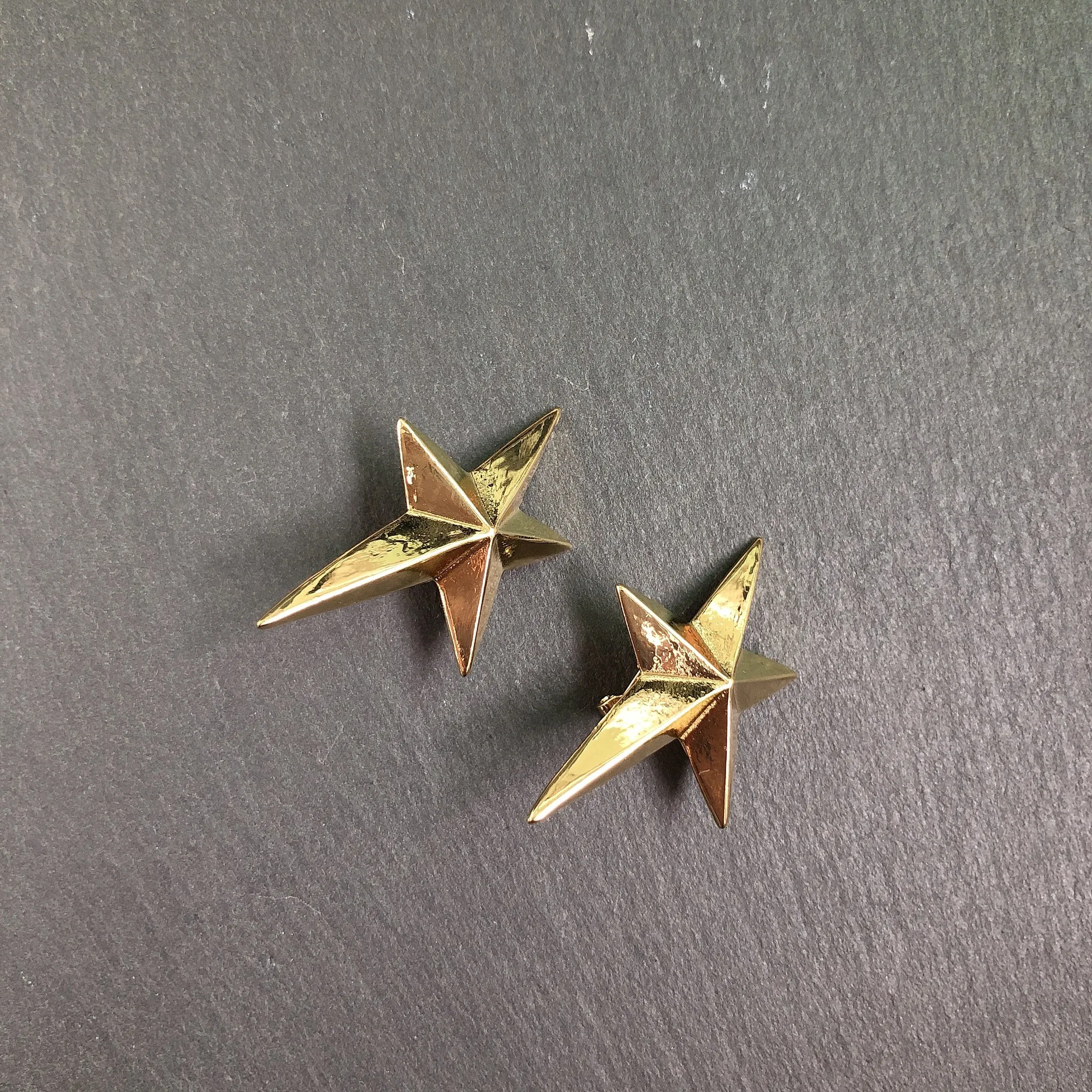 Сексуальные простые металлические серьги клипсы неправильной формы со звездами