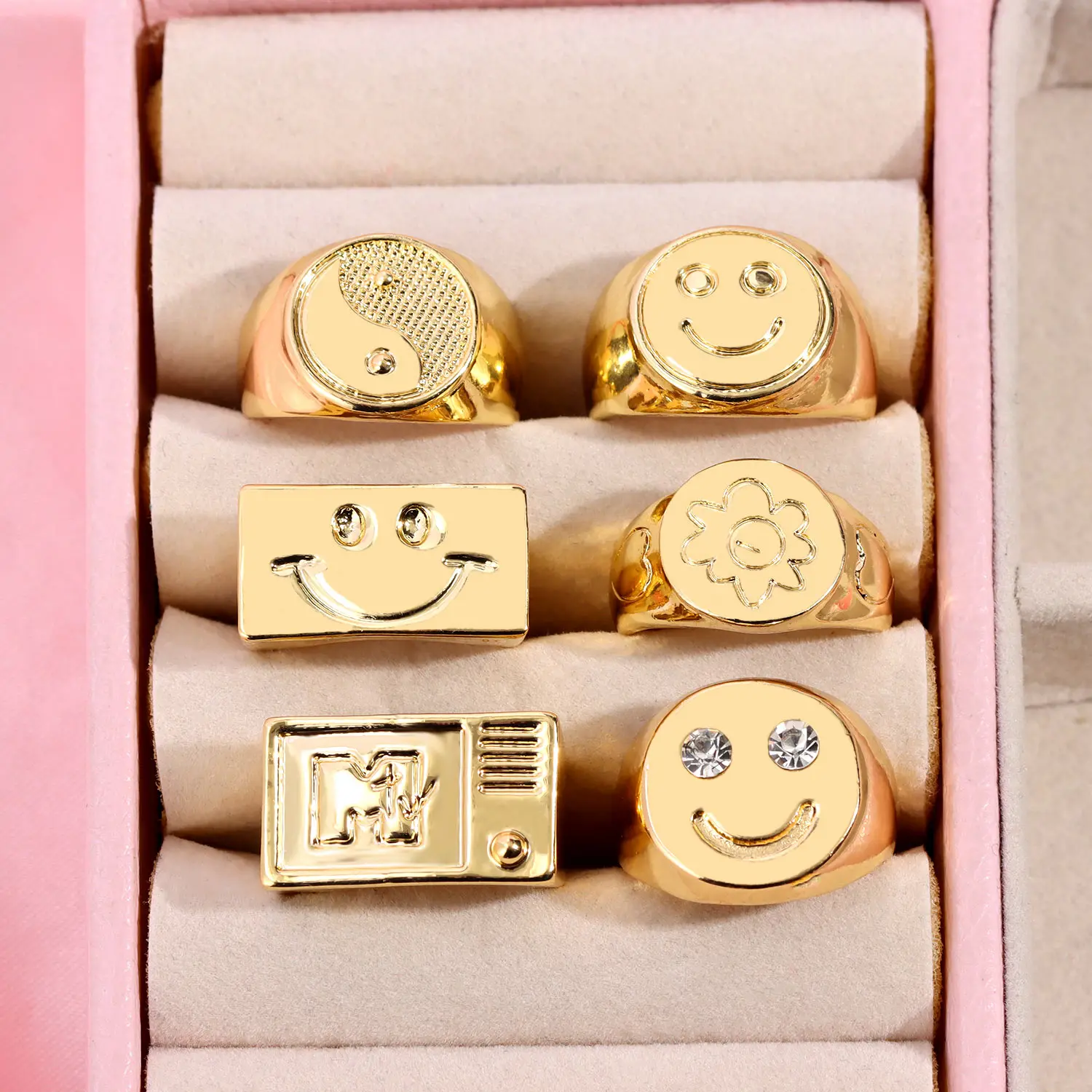 

Flatfoosie New Carved Flower Smiley Face Hug Hand Rings For Women Gold Silver Color Yin Yang Metal Rings Trendy Couple Jewelry