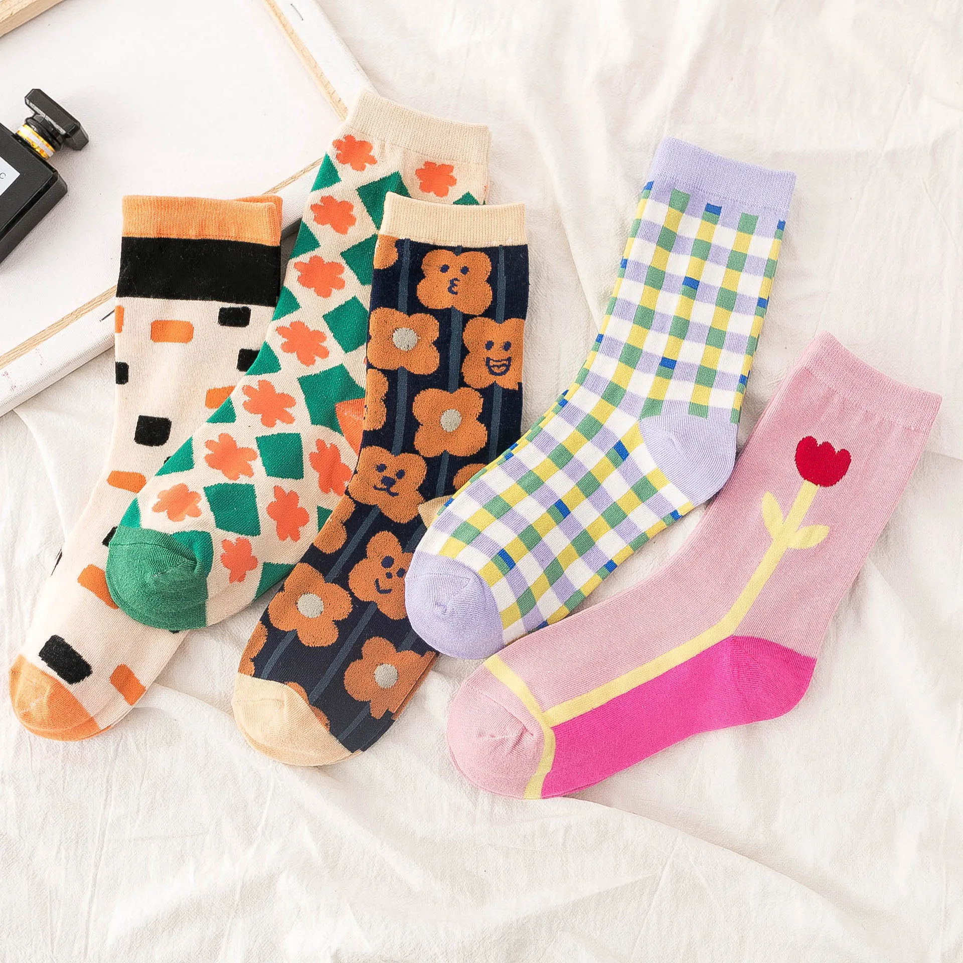 

Уличные женские носки в стиле Харадзюку, 1 пара, корейские модные женские длинные хлопковые носки в полоску с милыми цветами, новый дизайн