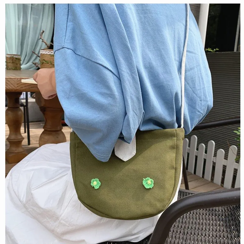 

m586 Simple Fresh Messenger Bag For Women Casual Sweet Canvas Flower Embroidery Small Cloth Bag
