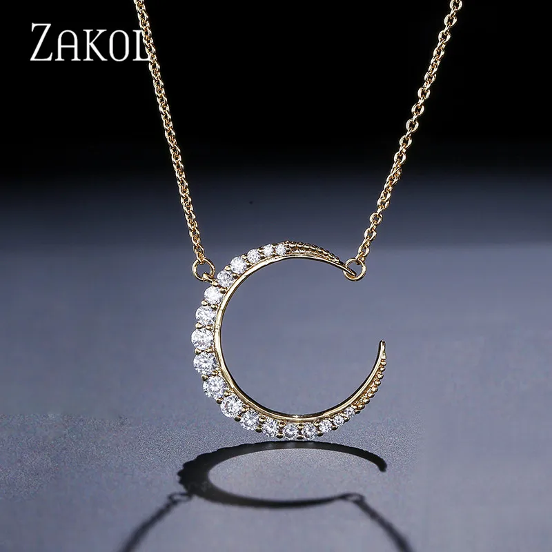 Нежное ожерелье ZAKOL с кулоном из фианита изогнутым полумесяцем женское женская