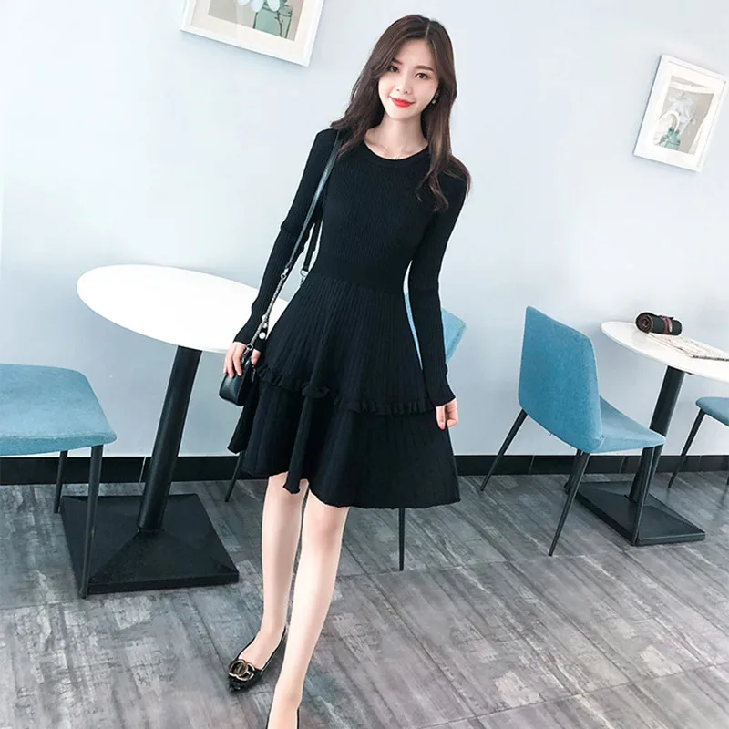 Элегантное женское платье свитер 2018 зимнее однотонное с оборками и длинным