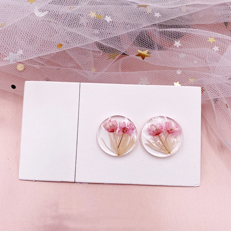 

Korean Sweet Clear Resin Real Dry Flowers Stud Earrings for Women Transparent Round Geometric Daisy Earrings Enagement Jewelry