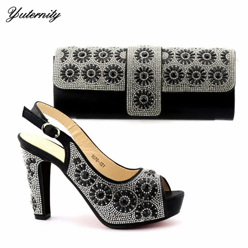 Комплект из туфель и сумочки высокого качества красного цвета с открытым носком