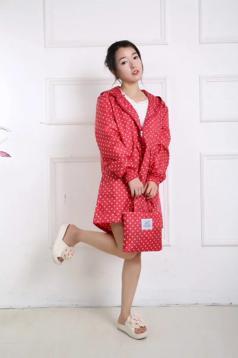 Дождевик женский водонепроницаемый ветрозащитный с капюшоном дождевик плащ