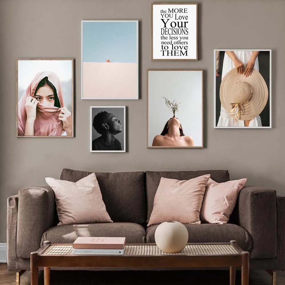 

Женский шарф с шляпой и маленькой кошкой