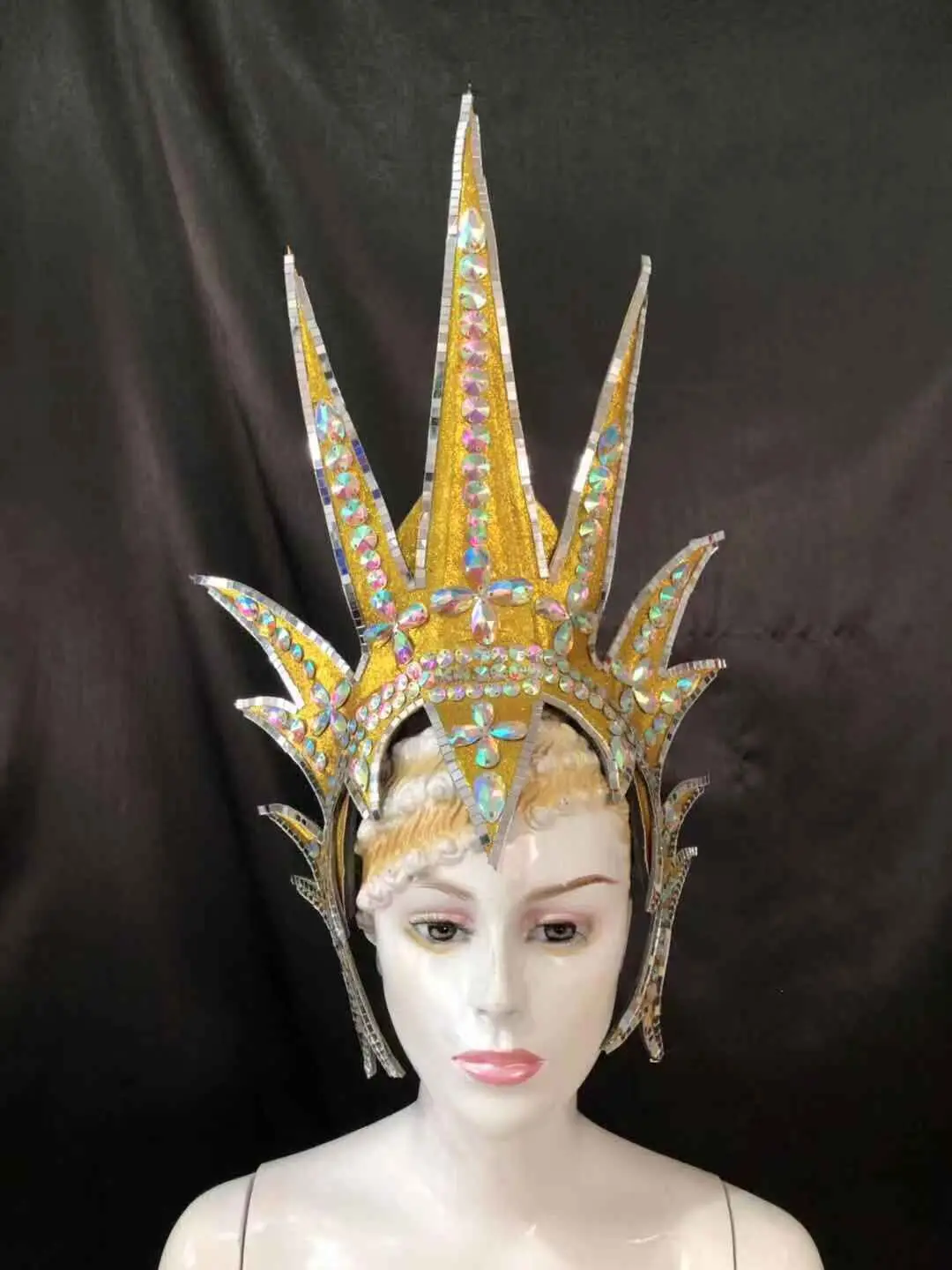 Lo spottacolo di danza copricapo di piume di accessori di abbigliamento La FESTA La Maschera IL Festival