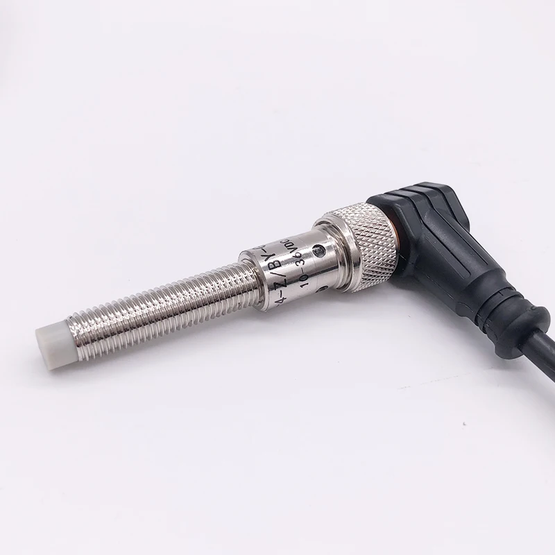 

Индуктивный датчик приближения IP65 M8, 4-контактный соединительный кабель M12, 2 м, ПВХ, 1,5 мм, 2 мм