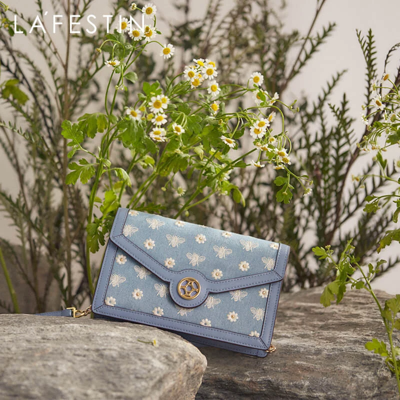 

LA FESTIN 2020 new single shoulder messenger chain female bag this year popular embroidery small daisy canvas small square bag