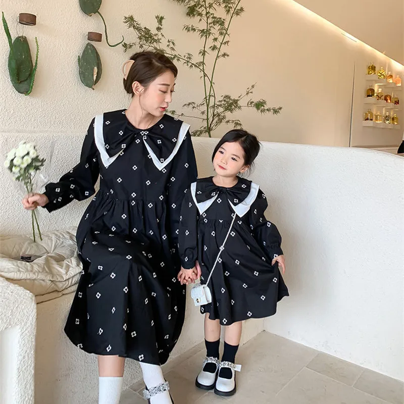 

Korean style mother and girls Embroidery bownot big turn-down collar princess dresses mommy and me cotton long sleeve dress