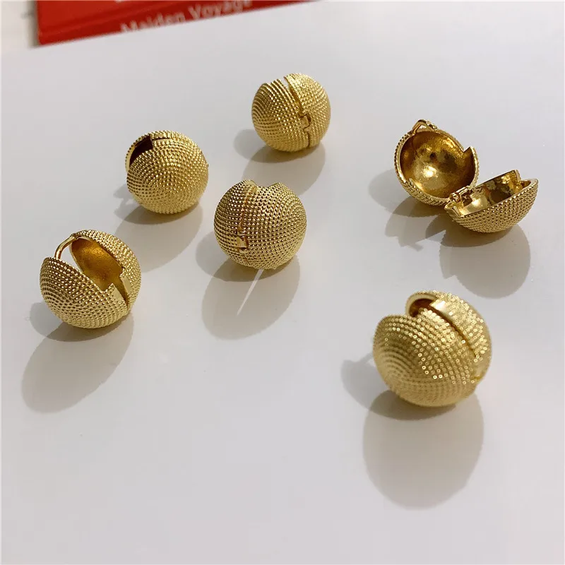 Серьги кольца SRCOI с круглым шариком золотого цвета металлические геометрические