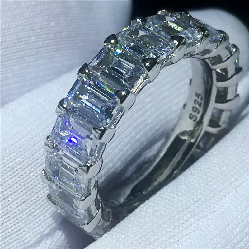 

Кольцо женское из серебра 925 пробы, с фианитами ааааа