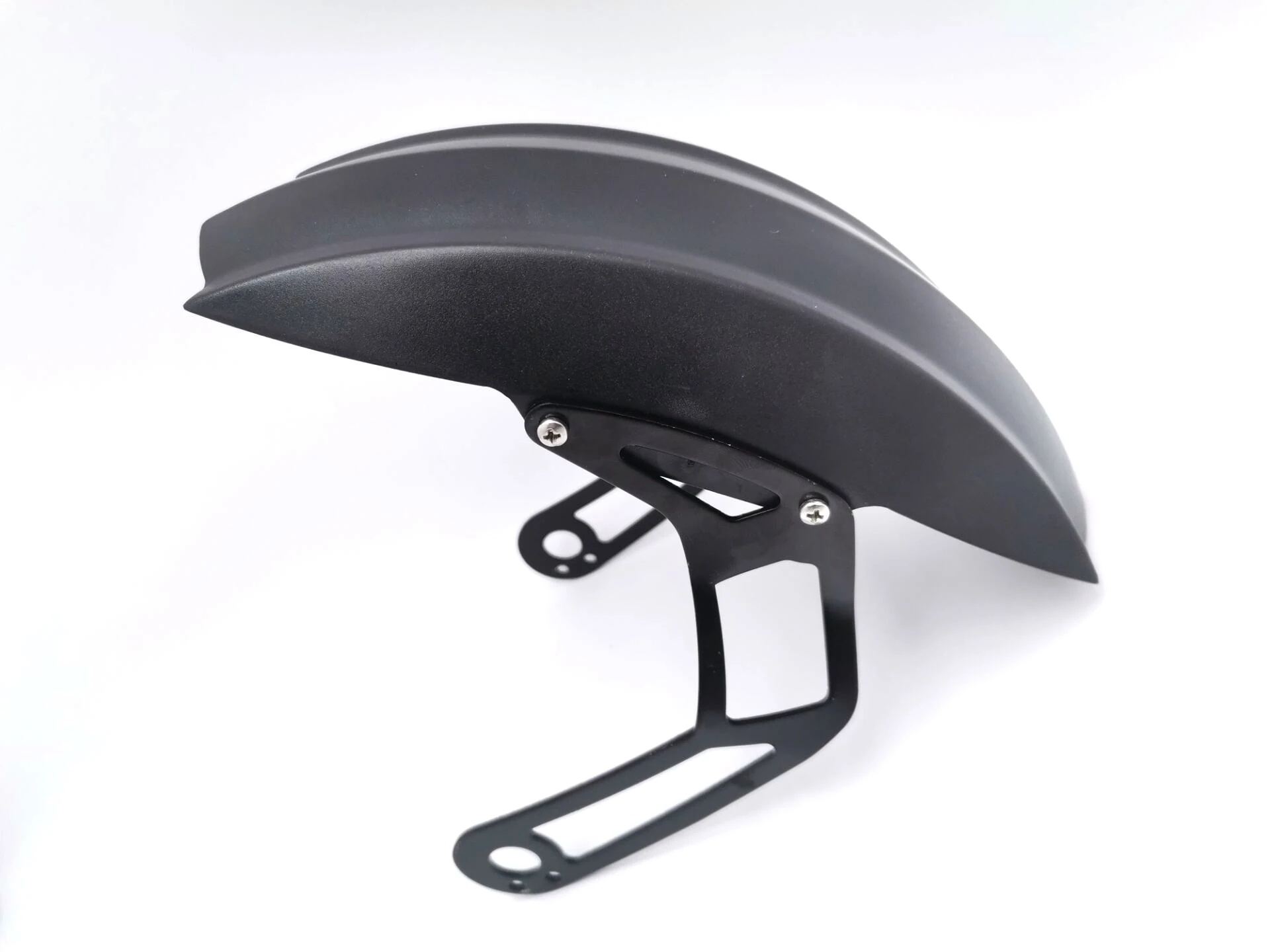 1 комплект удлиненных брызговиков (пластиковые и металлические монтажные детали)