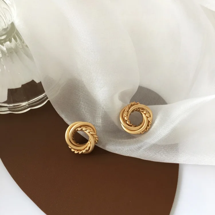 

Round Matte Old Fashion Studs Earrings Brief European Earrings Wholesale