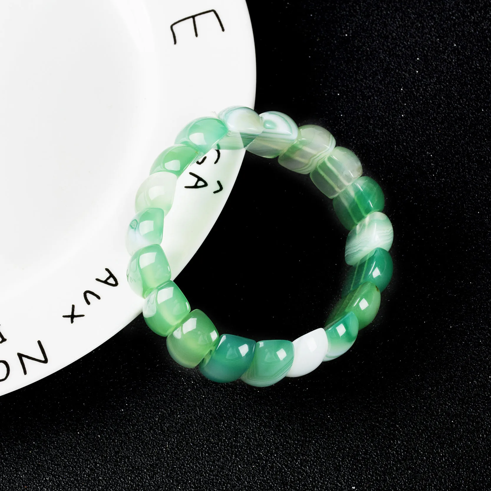 Женский браслет в зеленую полоску квадратный из натурального камня украшение