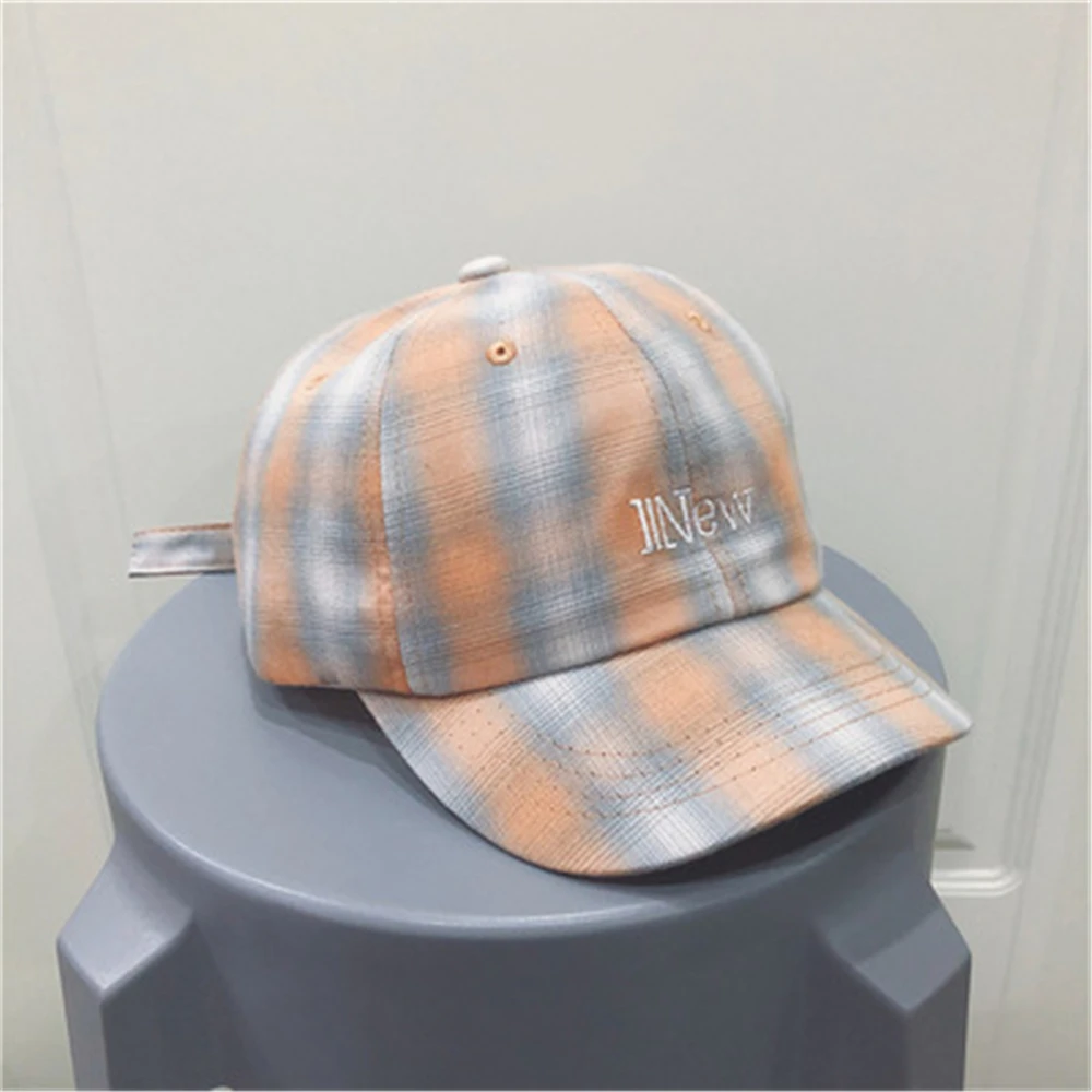 Стильная кепка в шотландскую клетку с коротким краем для любителей сезон весна