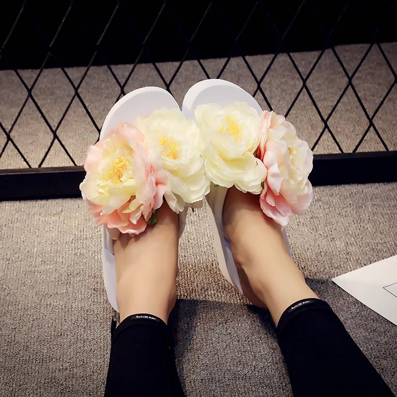 Сандалии женские с большими цветами красивая пляжная обувь на платформе и