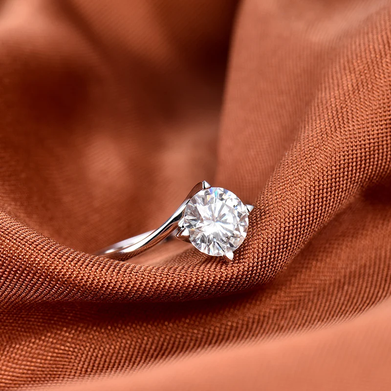 Обручальное кольцо с муассанитом LOVERJEWELRY однотонное обручальное из белого золота