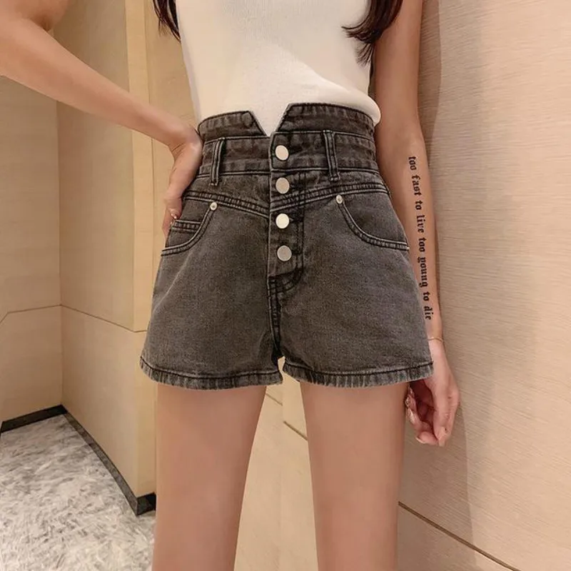 

Женские джинсовые шорты в Корейском стиле, винтажные широкие шорты с высокой талией, свободные женские джинсовые шорты на пуговицах, состар...