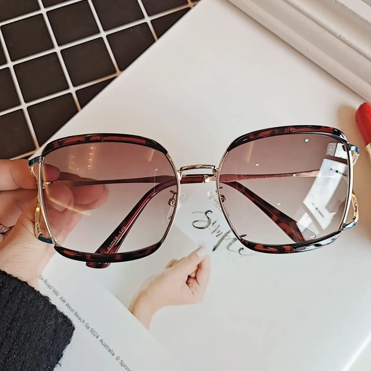 

Fashion Hollow Temple Sunglasses Women 2020 Brand Designer Vintage Sun Glasses Oversized Eyeglasses Uv400 Lentes De Sol Mujer