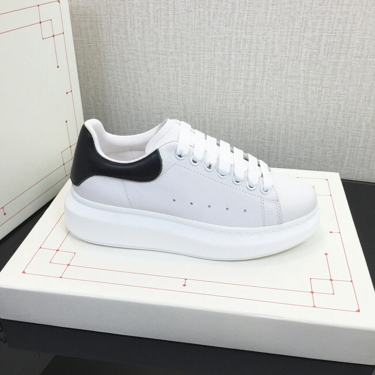 

Top Men Oversized Real Leather Comfortable Casual Fashion Women White Pairs Luxury Air Hole Sneakers Original Box