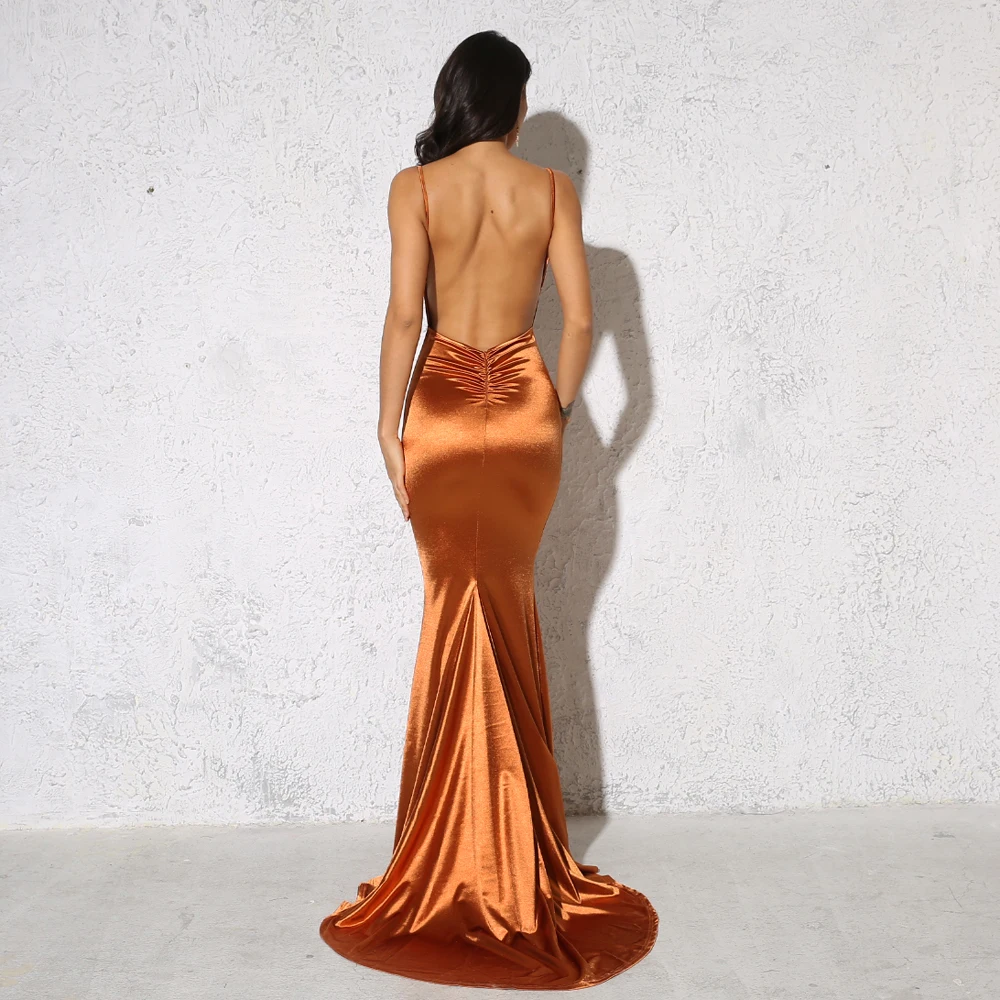 Вечернее атласное платье с V образным вырезом открытой спиной и разрезом