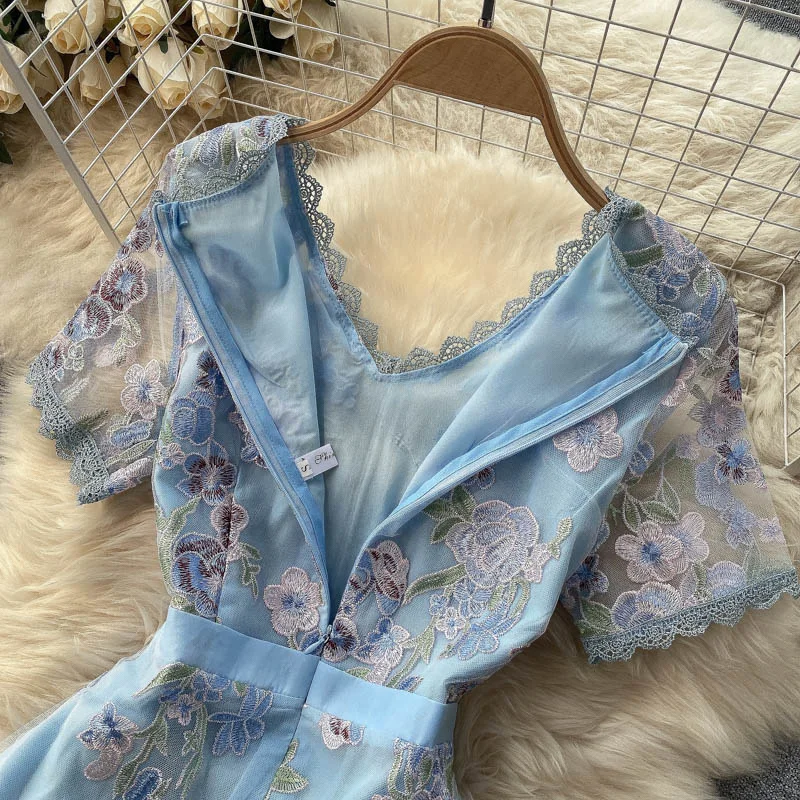 

Women New Fashion Retro V Neck Embroidery Lace Mesh Short Sleeve A-line Dress Elegant Blue Slim Summer Vintage Party Dresses