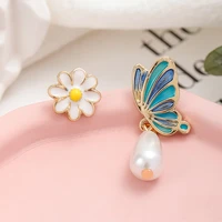 creative retro daisy flower earrings personality fashion asymmetrical pearl earrings butterfly ear clip women jewelry gifts