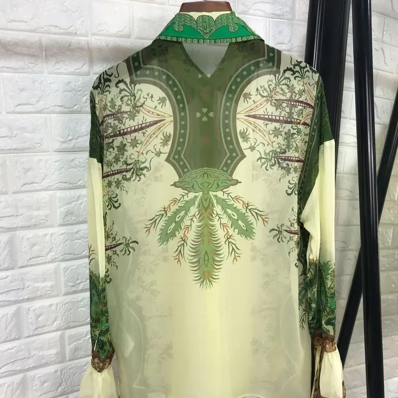 

New spring and summer 2020 ladies fashion in Europe and the silk shirt printing horn sleeve mulberry silk blouse of 102268