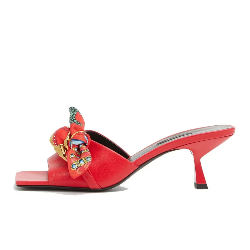 

2021 Summer Women's Shoes New Satin Chain Sheepskin Word Shallow Mouth Fish Mouth Low Heel Sandals Large Size Ladies Slippers