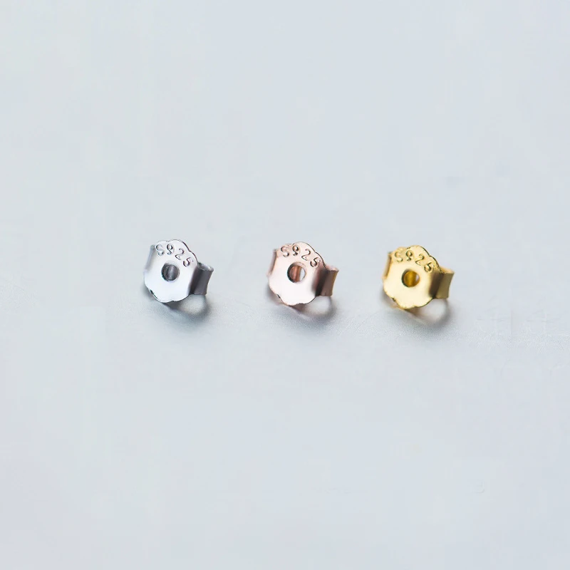 Серьги-гвоздики с серебряной бабочкой | Украшения и аксессуары