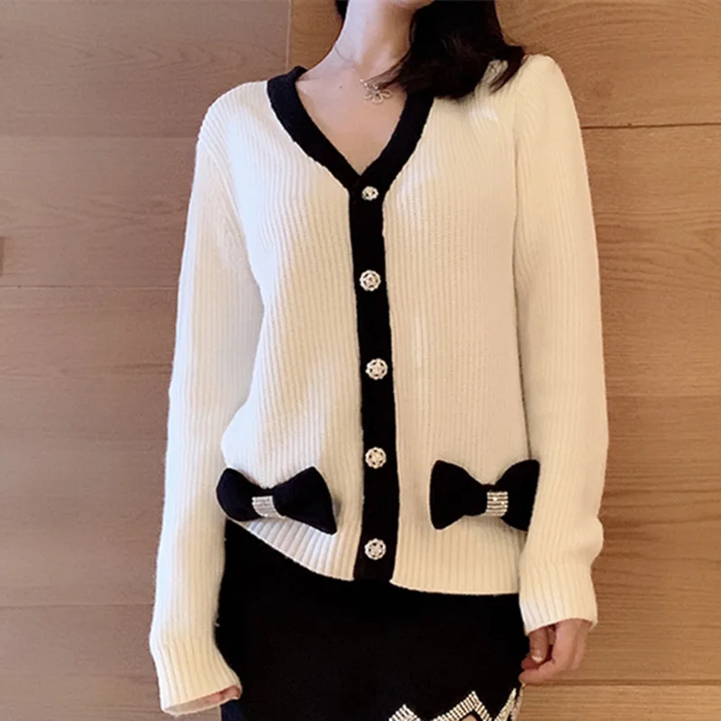 

2021 New Women White Sweet V-neck Single Breasted Diamond Buckle Bows Loose Knit Sweater Cardigan
