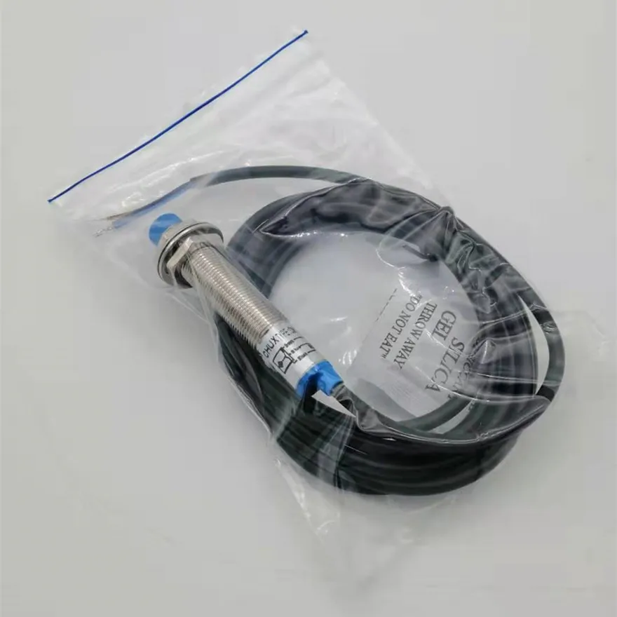 Цилиндрический емкостный датчик приближения CHUX PNP M12 4 мм 10 30 в DC NO/NC CM12 DPA/DPB